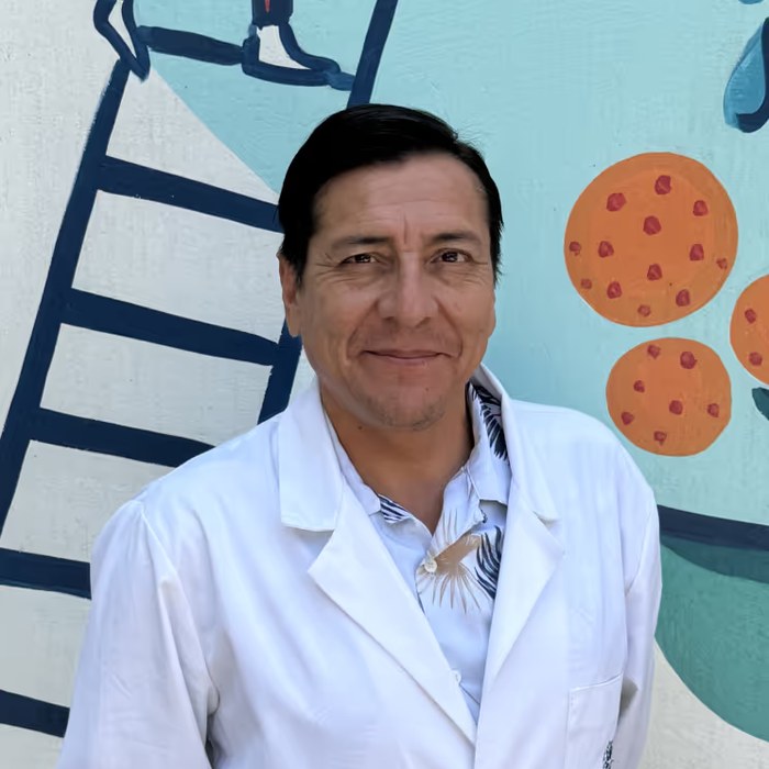 Dr. Oscar Waissbluth, Psiquiatra adulto en Clínica Los Tiempos